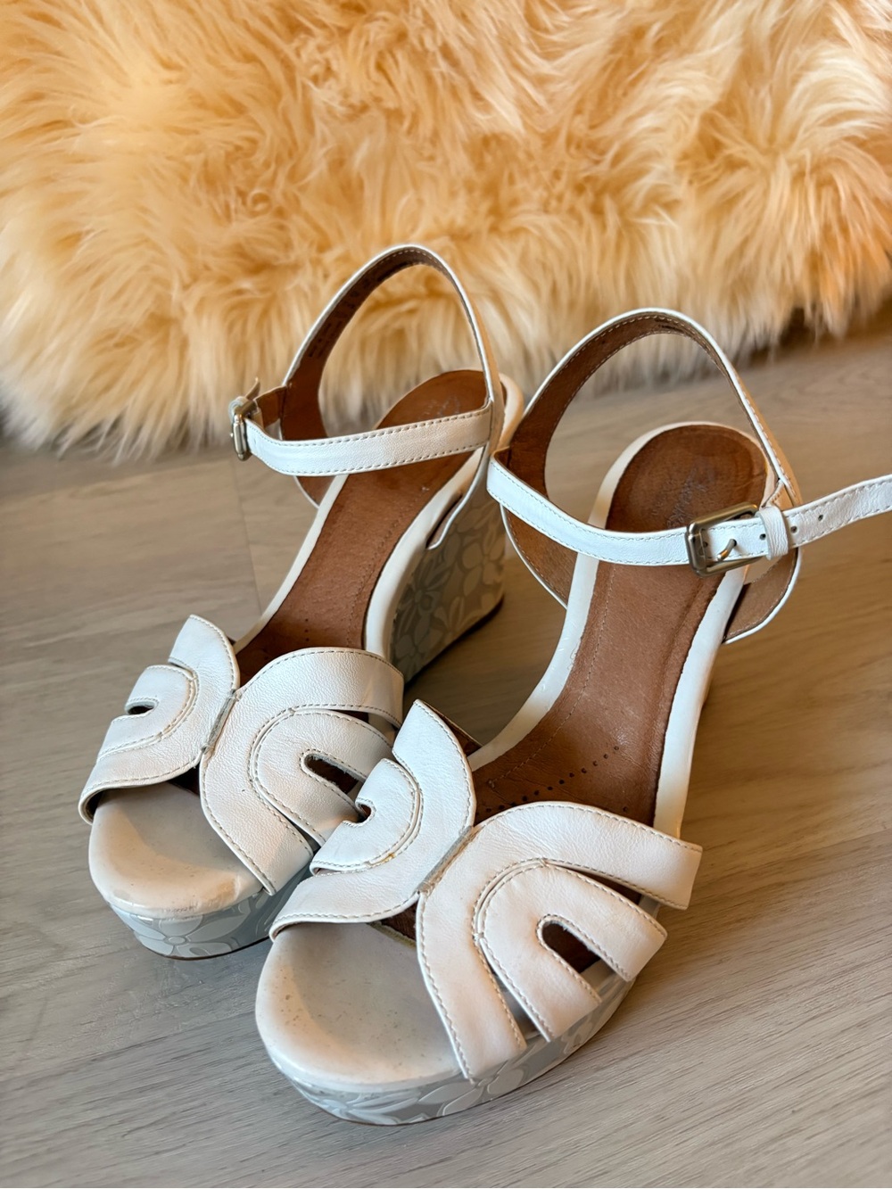 Women's White Wedge Clarks Artisan Sandals - Strappy Ankle Strap - Picture 3 of 12